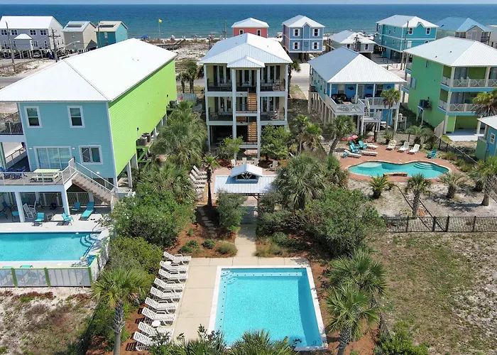 Tuxedo Flats By Gsvr - Beachside With Dual Living Areas & Backyard With Pools - Free Activities And Golf