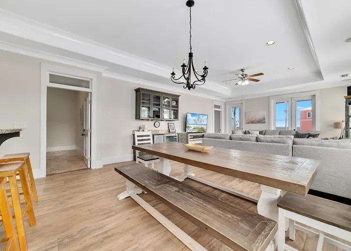 Tuxedo Flats By Gsvr - Beachside With Dual Living Areas & Backyard With Pools - Free Activities And Golf *