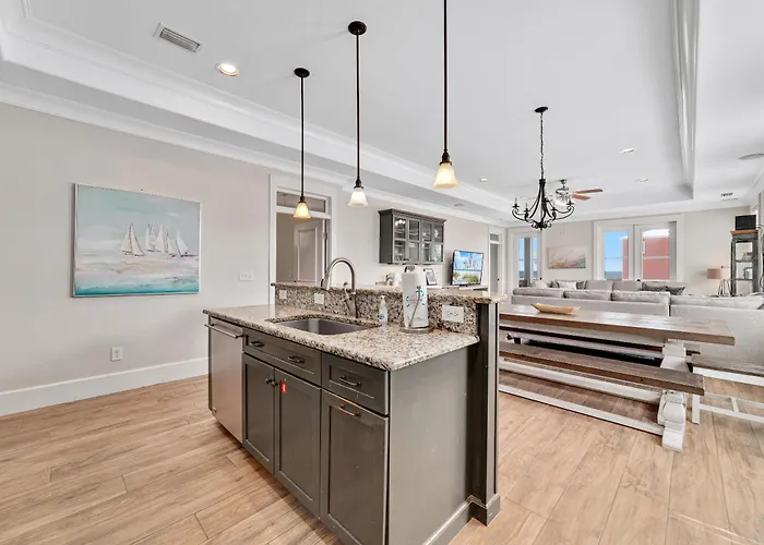 Tuxedo Flats By Gsvr - Beachside With Dual Living Areas & Backyard With Pools - Free Activities And Golf Gulf Shores