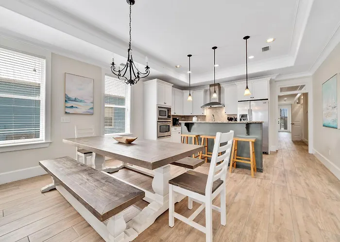 Tuxedo Flats By Gsvr - Beachside With Dual Living Areas & Backyard With Pools - Free Activities And Golf *