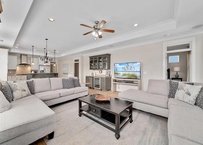 Tuxedo Flats By Gsvr - Beachside With Dual Living Areas & Backyard With Pools - Free Activities And Golf * Gulf Shores