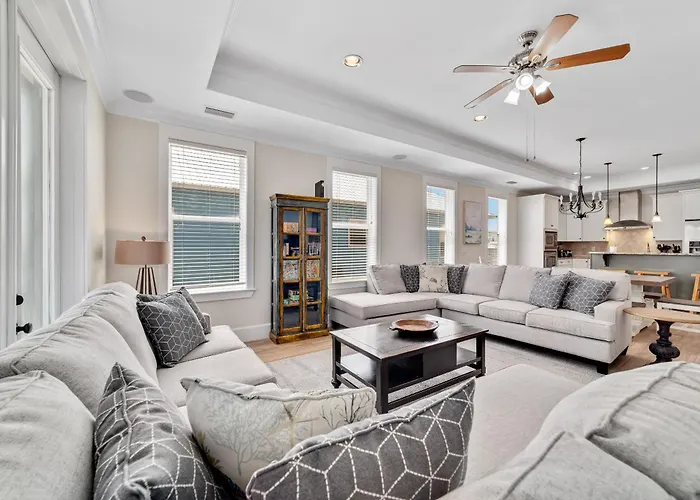Tuxedo Flats By Gsvr - Beachside With Dual Living Areas & Backyard With Pools - Free Activities And Golf Holiday home Gulf Shores