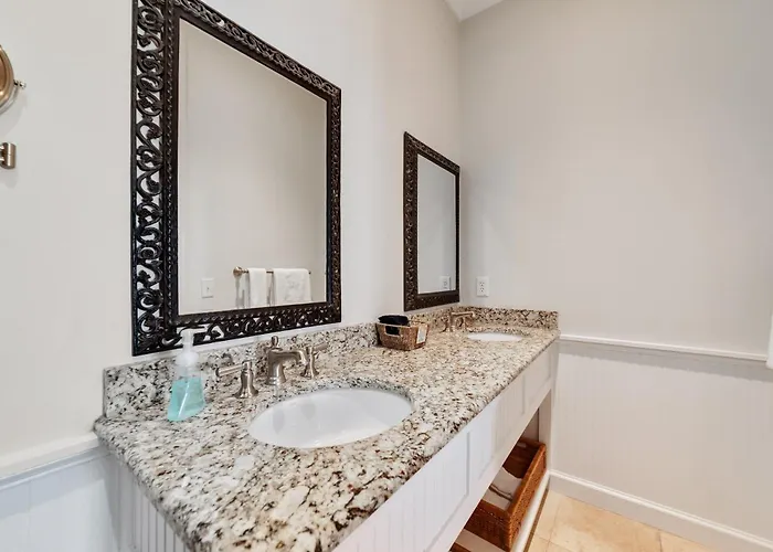 Tuxedo Flats By Gsvr - Beachside With Dual Living Areas & Backyard With Pools - Free Activities And Golf * Gulf Shores