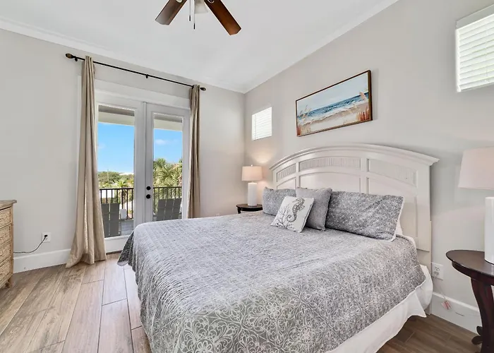 Tuxedo Flats By Gsvr - Beachside With Dual Living Areas & Backyard With Pools - Free Activities And Golf