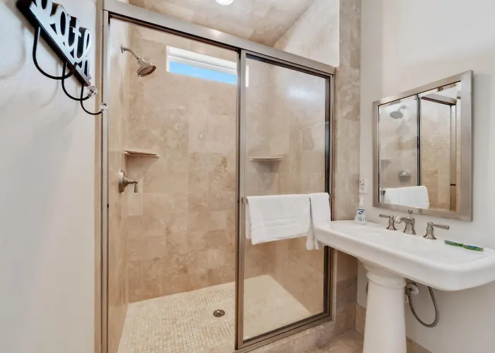 Tuxedo Flats By Gsvr - Beachside With Dual Living Areas & Backyard With Pools - Free Activities And Golf Gulf Shores