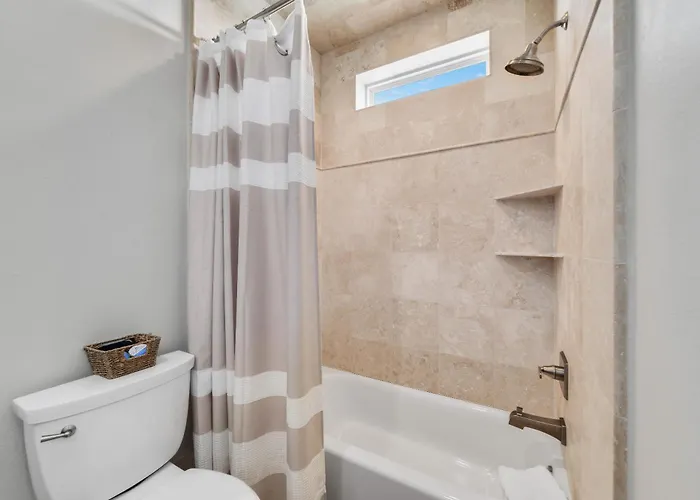 Holiday home Tuxedo Flats By Gsvr - Beachside With Dual Living Areas & Backyard With Pools - Free Activities And Golf *