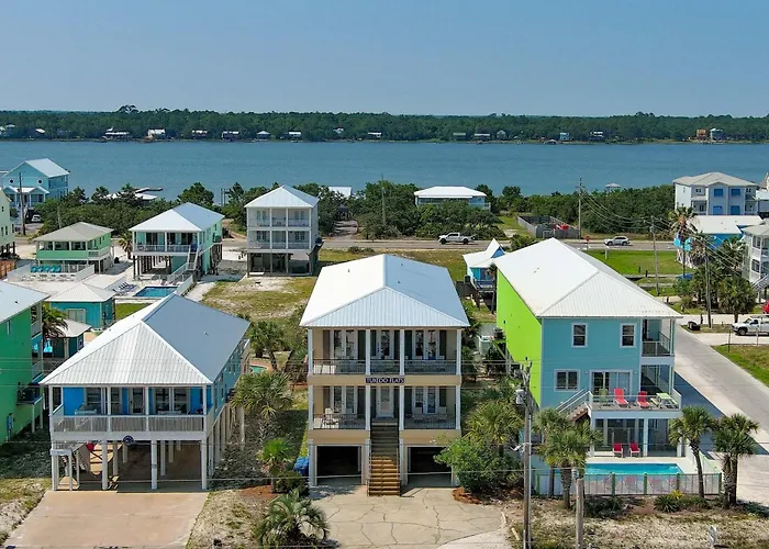Tuxedo Flats By Gsvr - Beachside With Dual Living Areas & Backyard With Pools - Free Activities And Golf